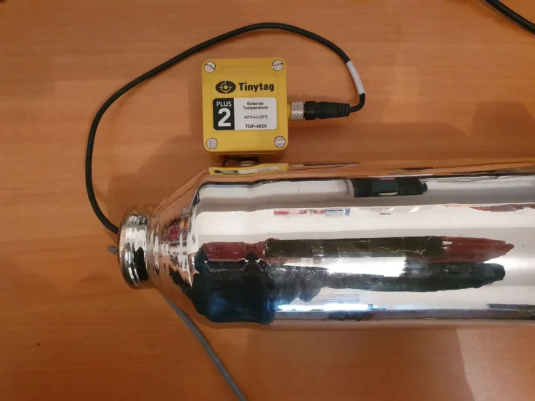 Fluxgate sensor in thermos bottle